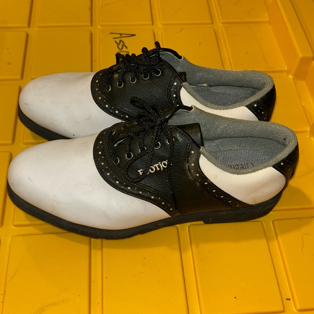 EUC Foot Joy 6.5  golf shoe